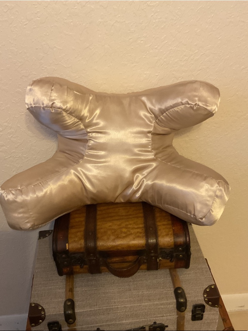 Anti-Wrinkle pillow for sleeping